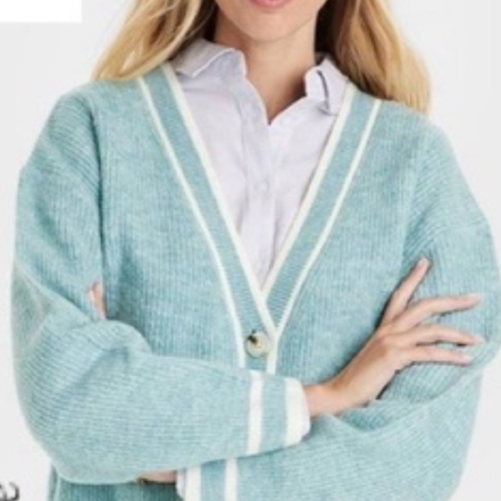 A New Day Light Blue Oversized Button-Up V-Neck Cardigan Sweater Varsity Small - Picture 10 of 10
